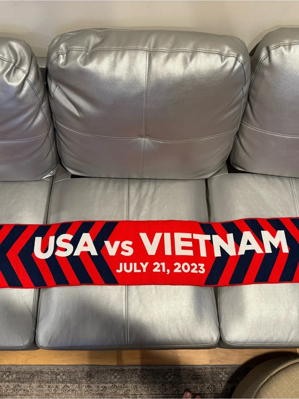 SOCCER.COM/Hi-Wire/USA soccer scarf.